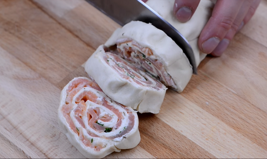 Käserolle mit Lachs aus dem Airfryer